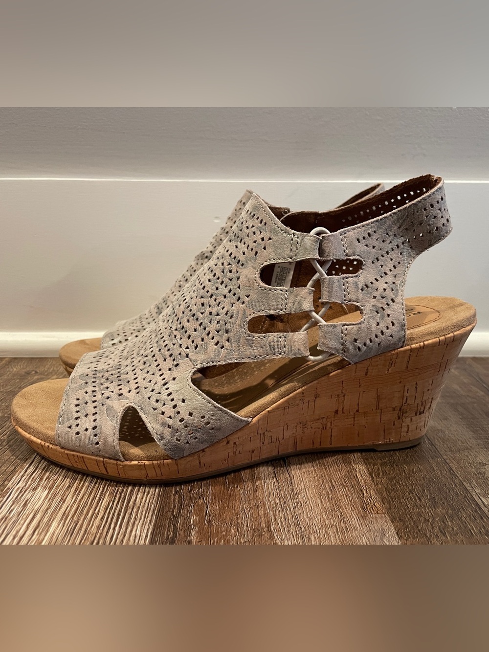 Rockport Cobb Hill Janna Perf Metal / Metallic Wedge Sandal size 10